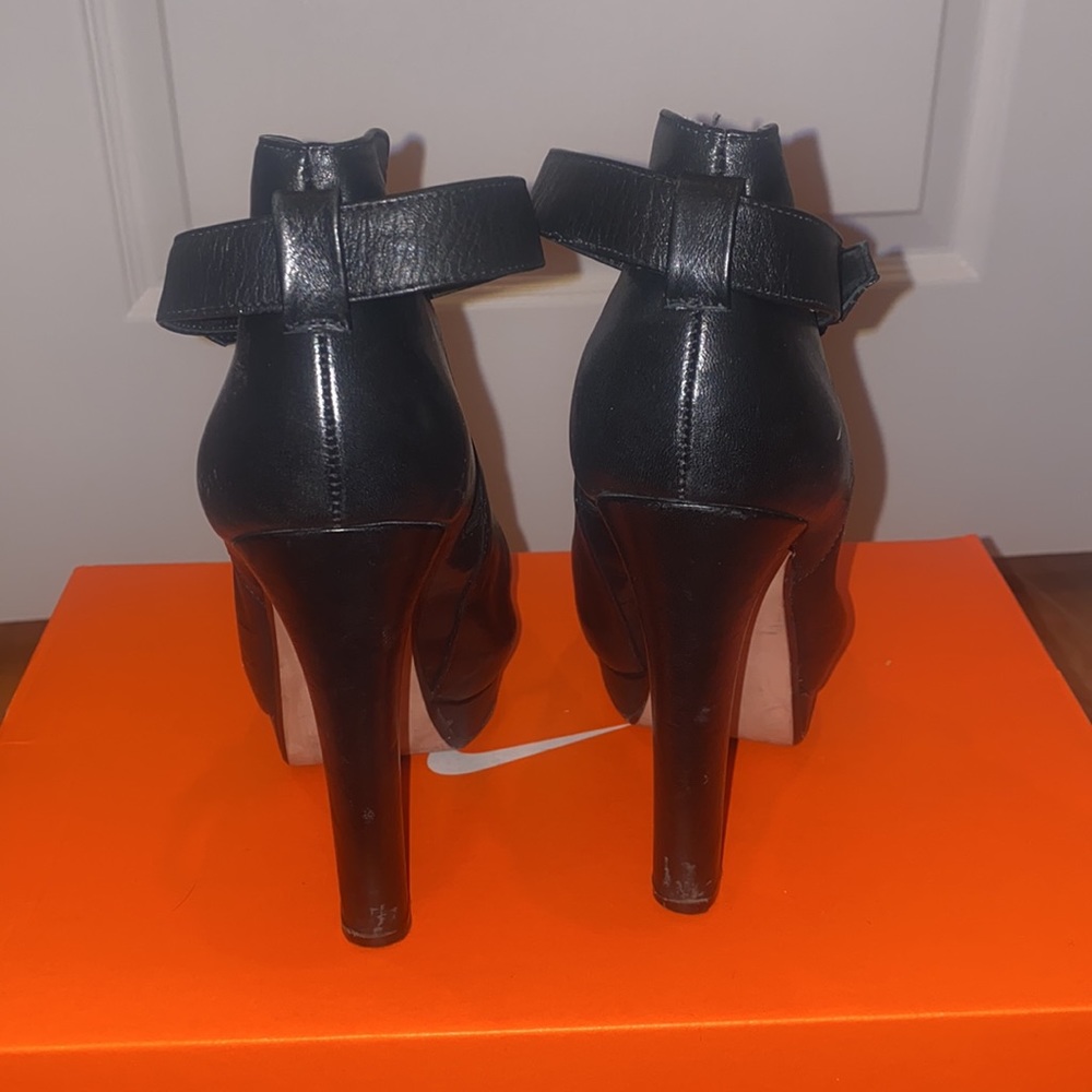 Pre-Loved. - image 4